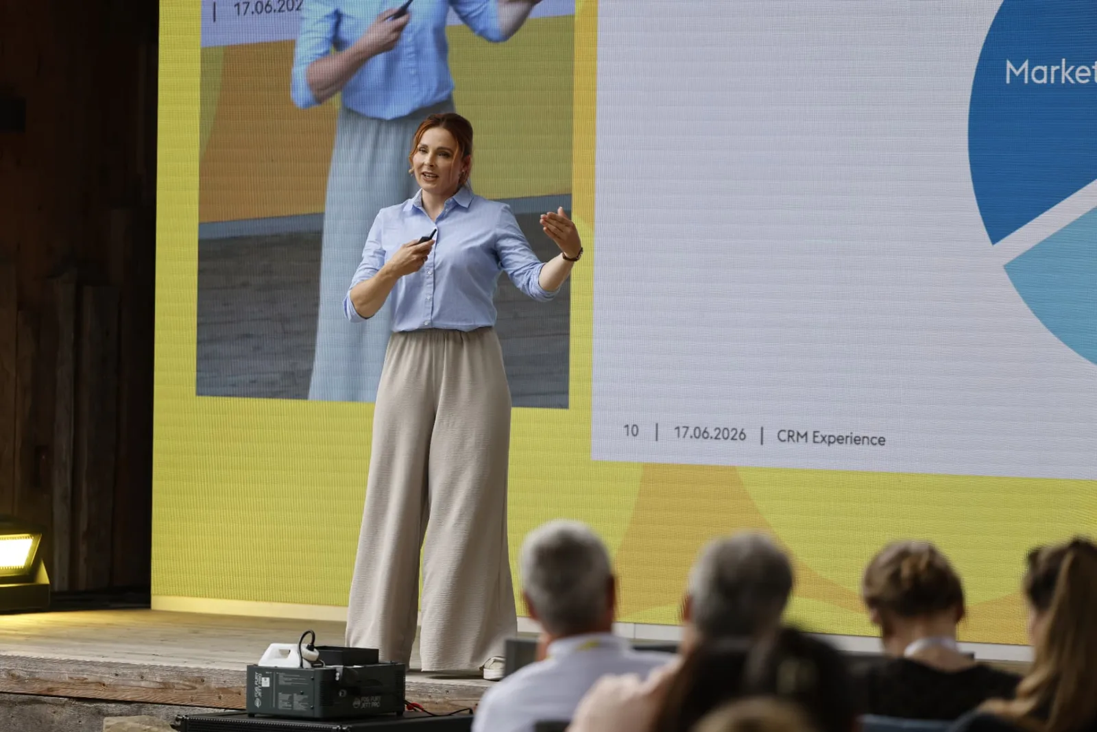 Meike Wizani auf der Bühne der CRM Experience 2026